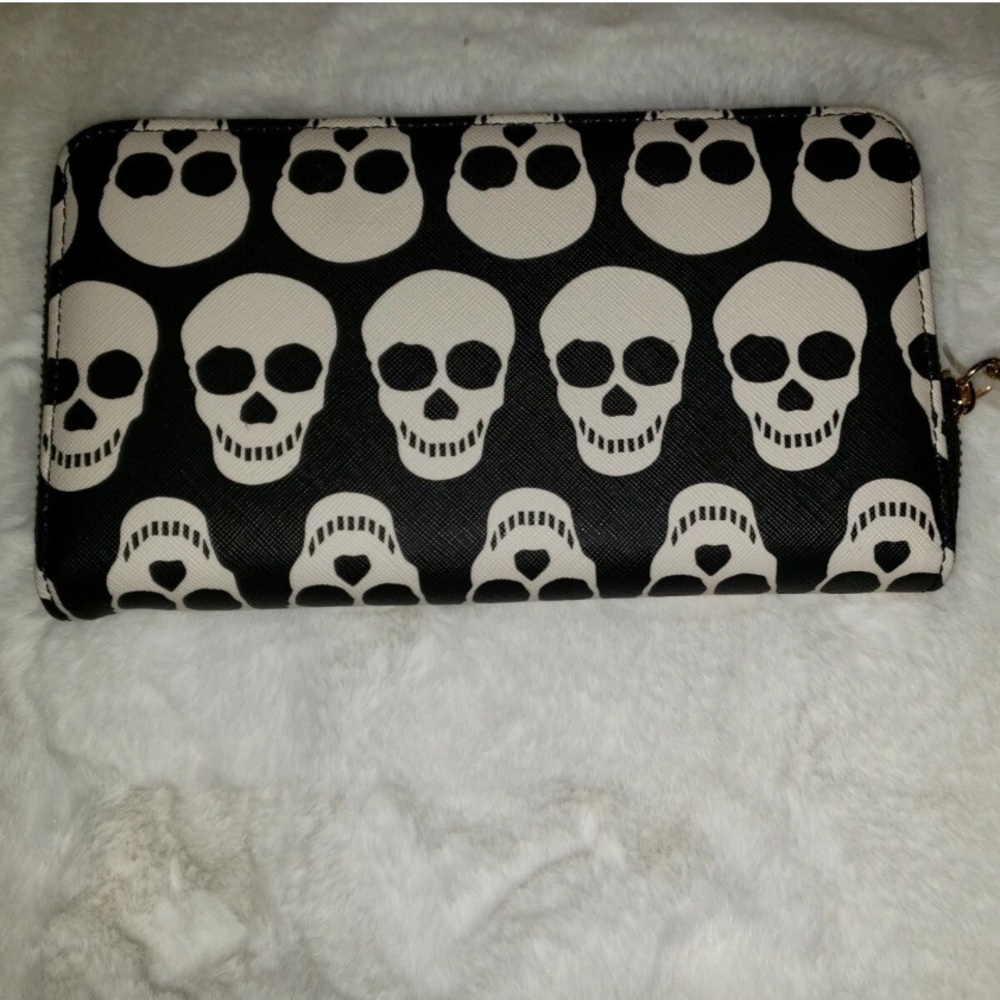 Betsey Johnson Skull Wallet Wristlet NWOT